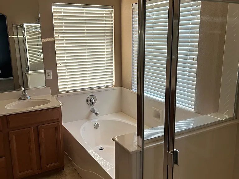 181 Royal River Dr — Photo 1