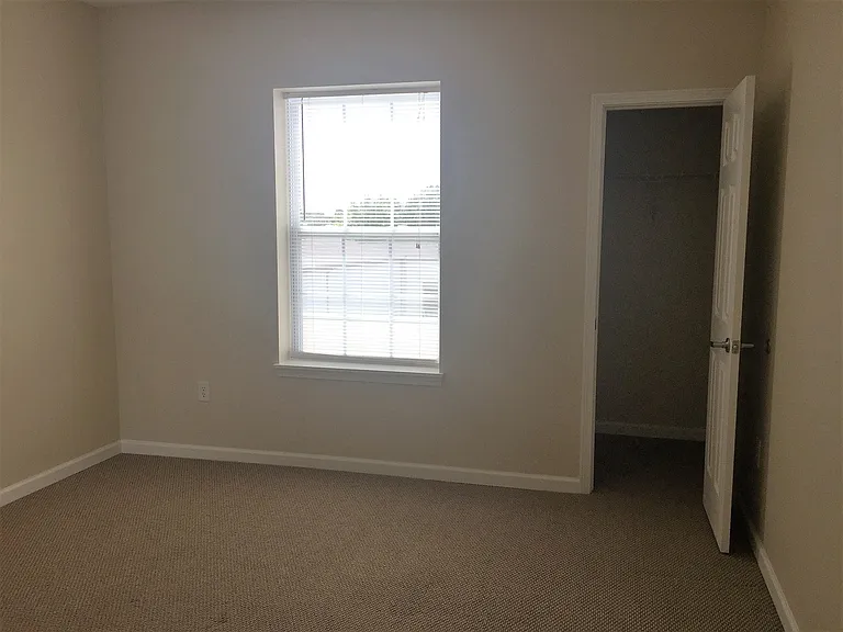 Morton Grad Apartments — Photo 56