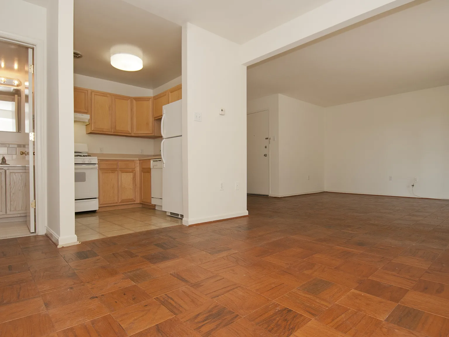 Chestnut Apartments — Photo 4