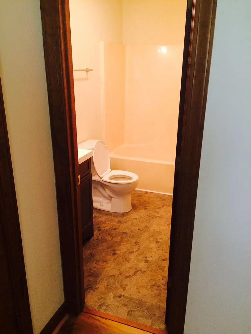 Lee Street Apartments — Photo 4