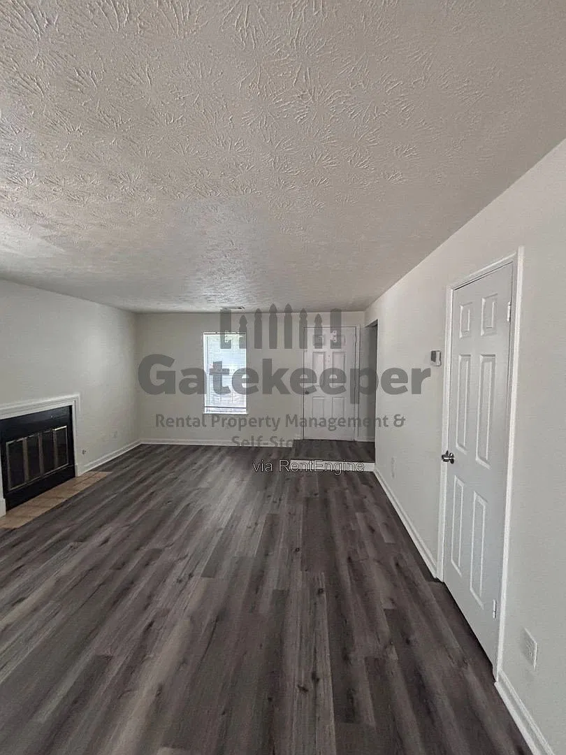 3 bed, 2.5 bath, 1506 sqft, $1,900 — Photo 3