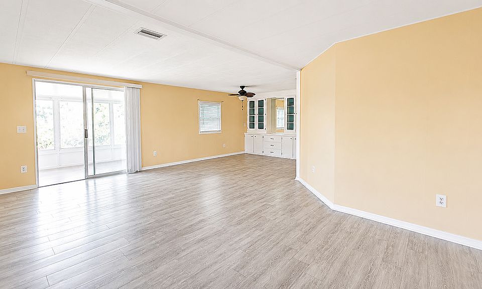 16th image of 41 Hanover Ct