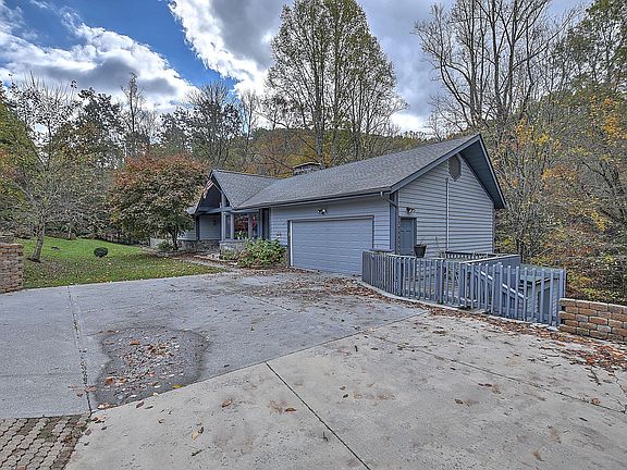 2nd image of 216 Mountcrest Dr
