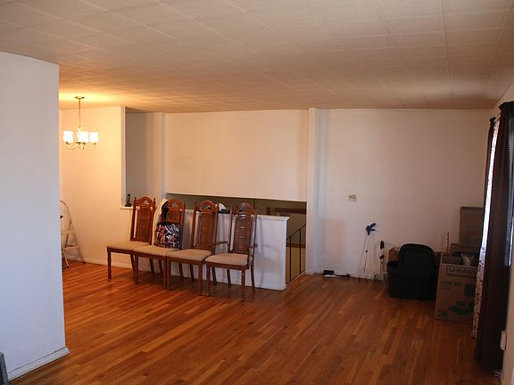3rd image of 767 Halesworth Dr