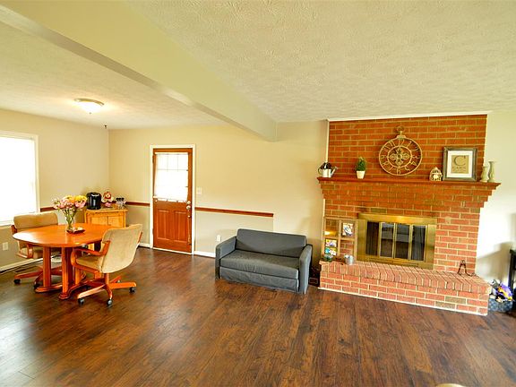 4th image of 11 Kenwood Dr