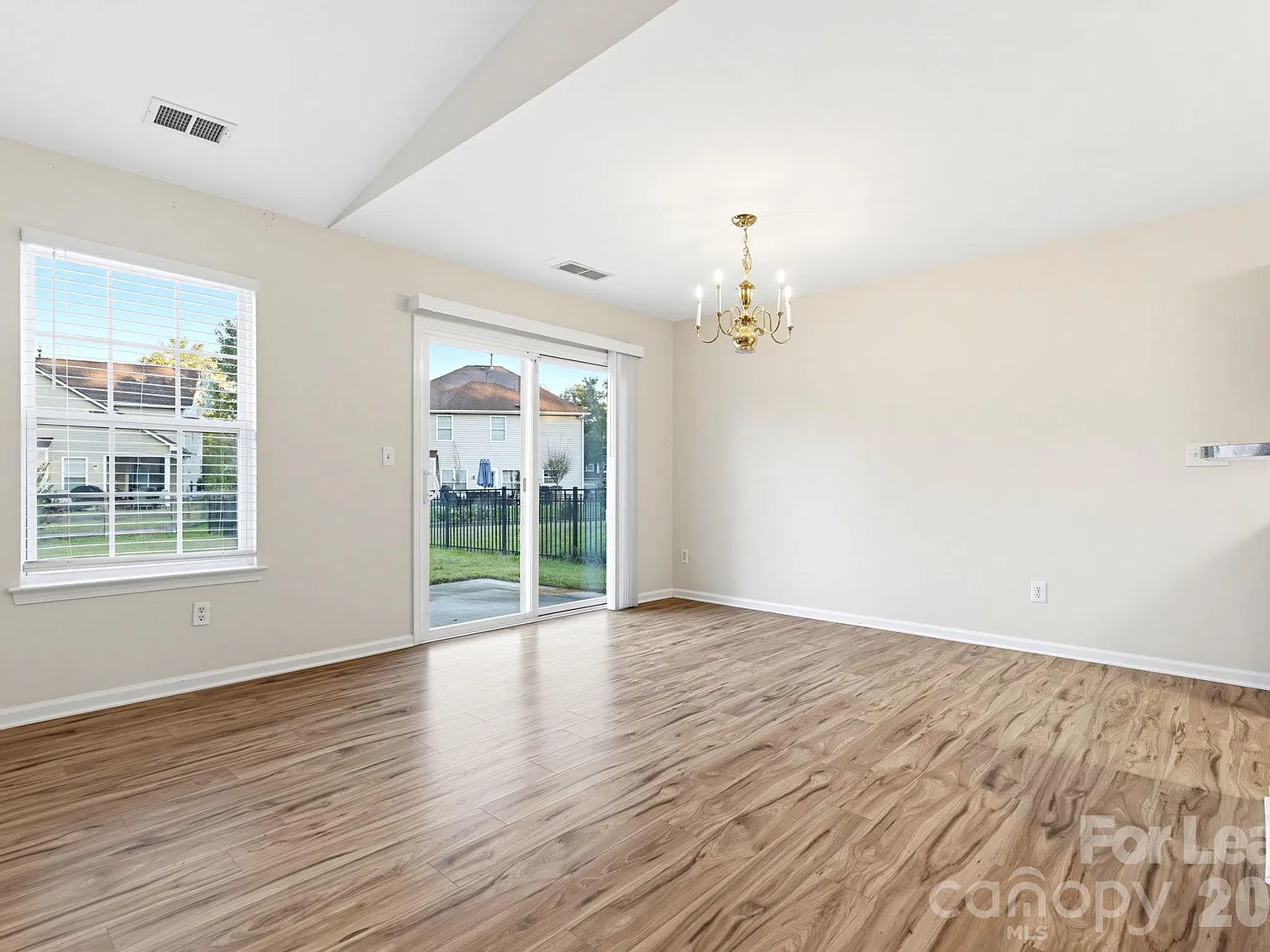 4 bed, 2.0 bath, 1715 sqft, $1,995 — Photo 4