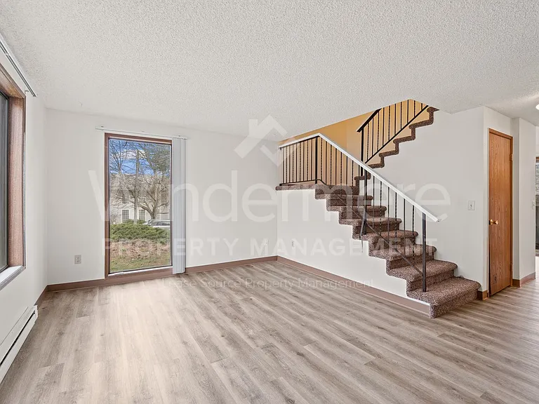 2702 E 31st Ave — Photo 3