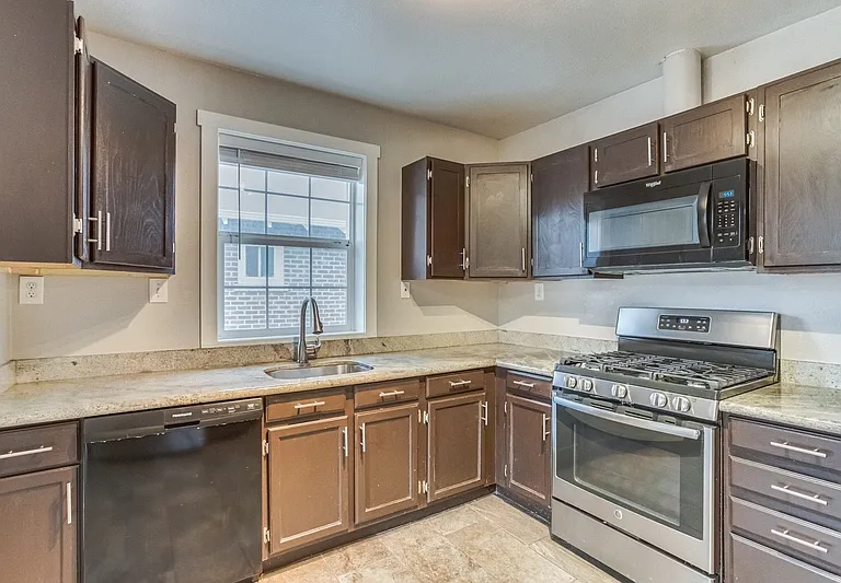 4435 N Clay St — Photo 10
