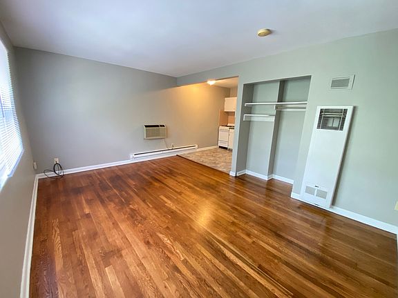 3rd image of 378 Wyandotte Ave #C