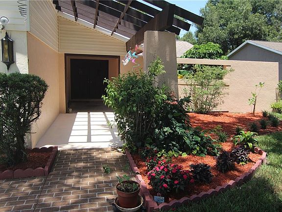 4th image of 15704 Gardenside Ln
