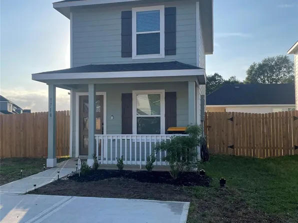9718 Marie Village Ct, Conroe, TX 77306