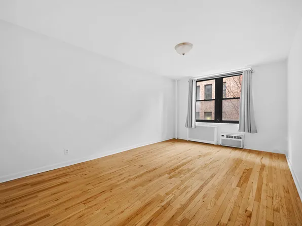 240 East 30th Street image 2 of 9