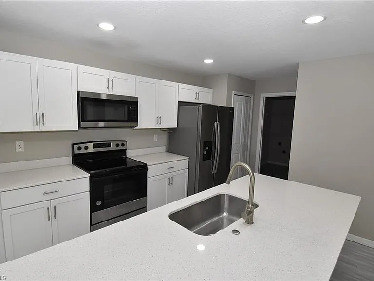 1544 Waldorf Dr — Photo 3