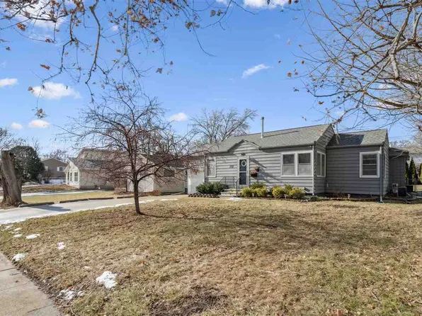 712 9th Ave, Coralville, IA 52241