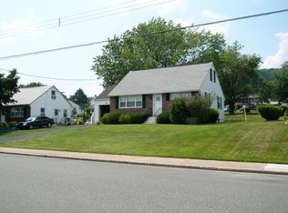 725 Chestnut St, Bally, PA 19503