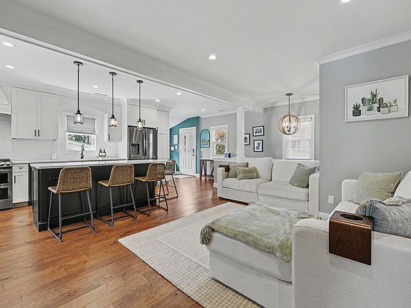 3rd image of 20 Thomas St