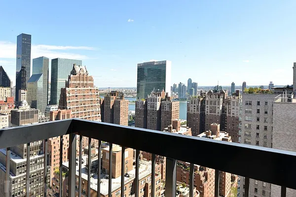 Rented by Mdrn Residential | media 50