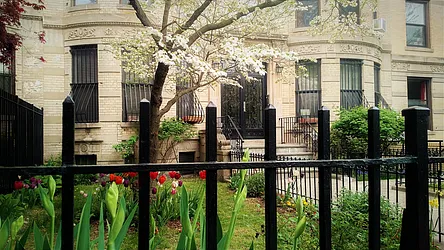 Rented by R New York