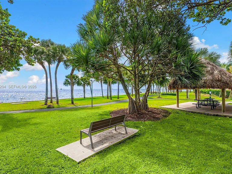 3 Grove Isle Dr #C605 — Photo 32