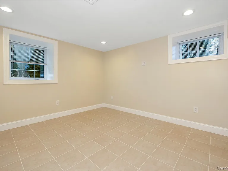 16 Grand Blvd — Photo 26