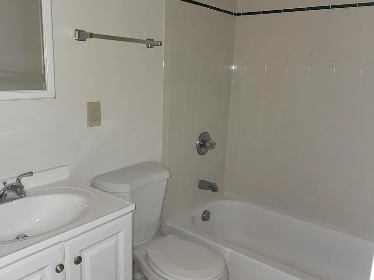 2518 Mariposa St — Photo 3