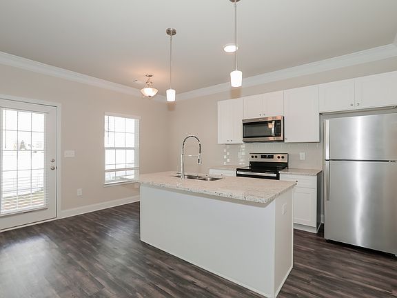 5th image of 83 Jackson Ct