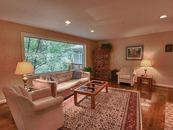 5th image of 3505 Farm Hill Dr