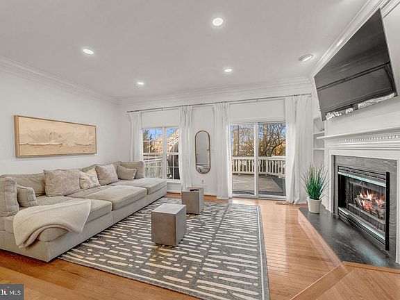 3rd image of 12027 Edgemere Cir