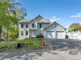 70 Mayflower Dr, Bridgeport, CT 06604