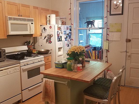 2nd image of 2243 W Thomas St #1