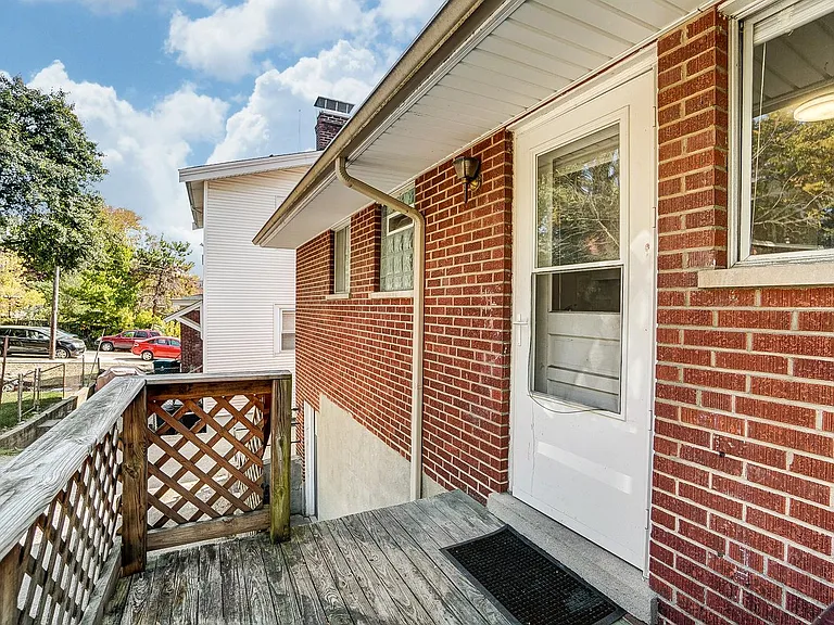 454 Warner St — Photo 34