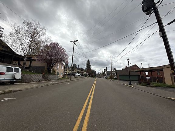 4th image of 633 SE Kane St