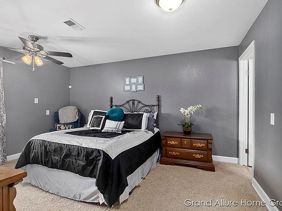 4th image of 11365 40th Ave #14