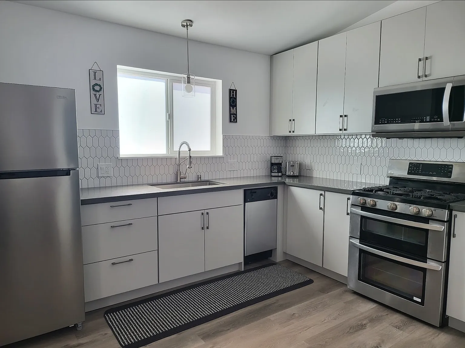 Studio, 400 sqft, $2,500 — Photo 2