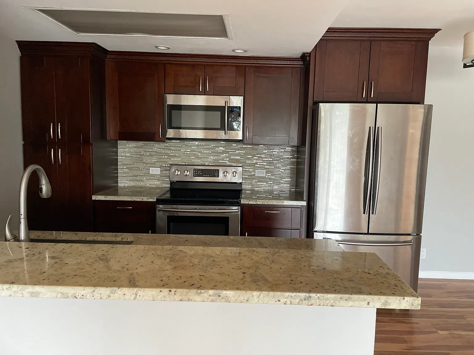 2 bed, 981 sqft, $5,000 — Photo 3
