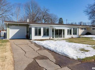 2821 Washington Ln, Davenport, IA 52804