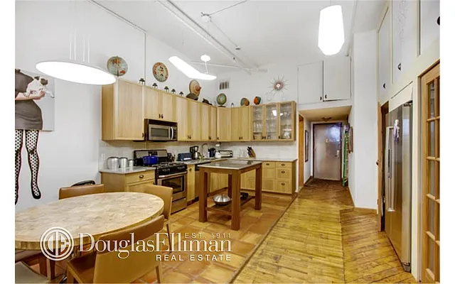 Sold by Douglas Elliman | media 19