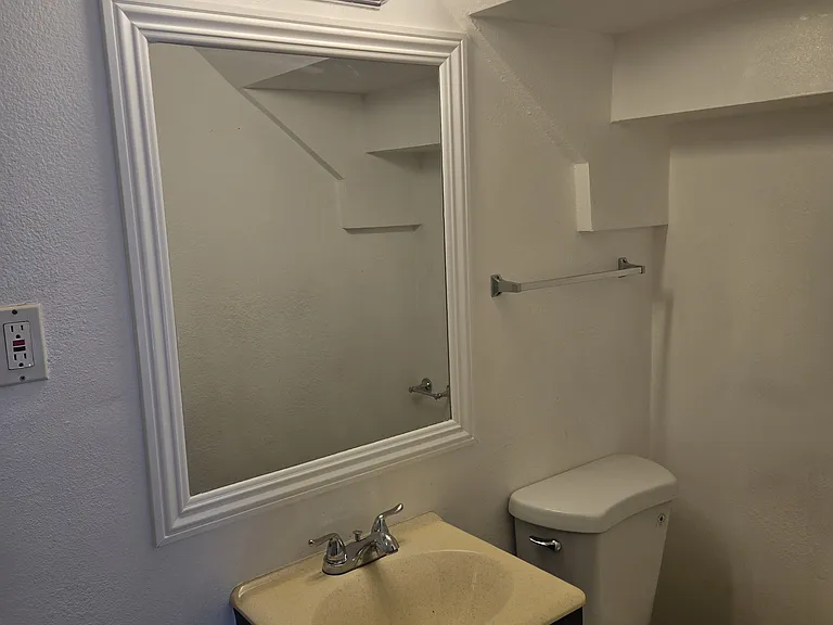 1003 W 9th St #13 — Photo 11