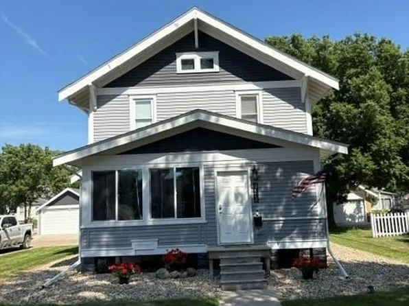 1345 6th Ave N, Windom, MN 56101