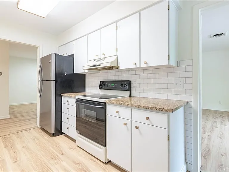 3401 Southdale Dr #5 — Photo 6