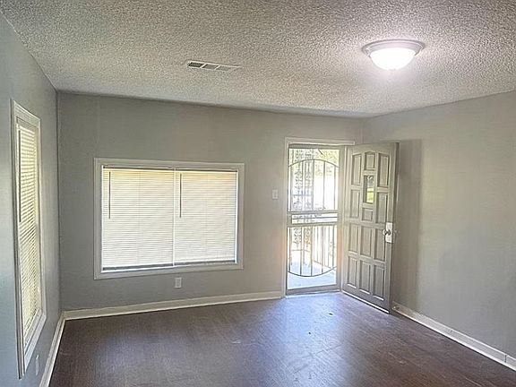 2nd image of 433 Dixie Rd