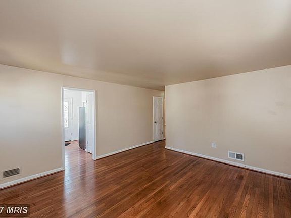 4th image of 6915 Halleck St