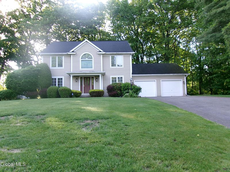 4th image of 15 Pinecrest Drive