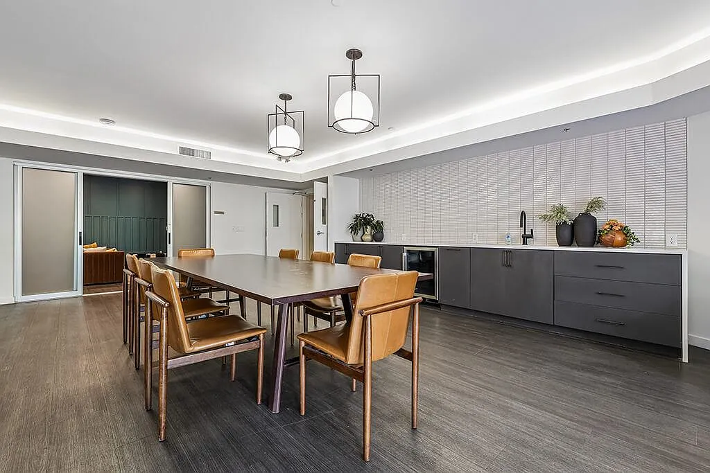 Riverpark Apartments — Photo 3