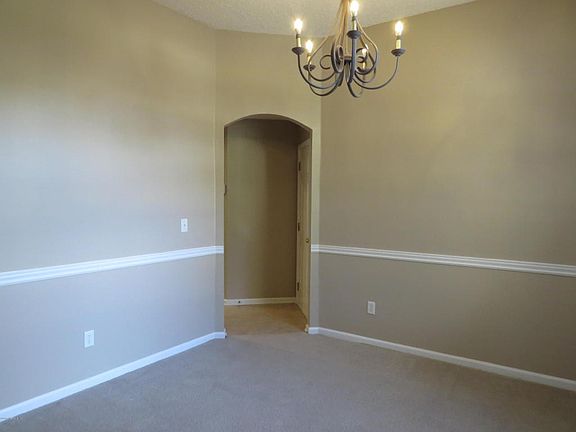 5th image of 2929 Thorncrest Dr