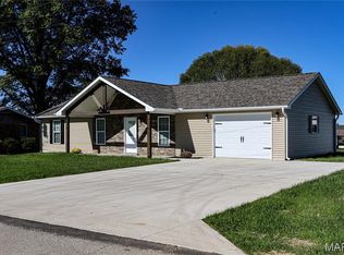 105 Estes Dr, Scott City, MO 63780