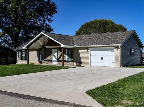 105 Estes Dr, Scott City, MO 63780