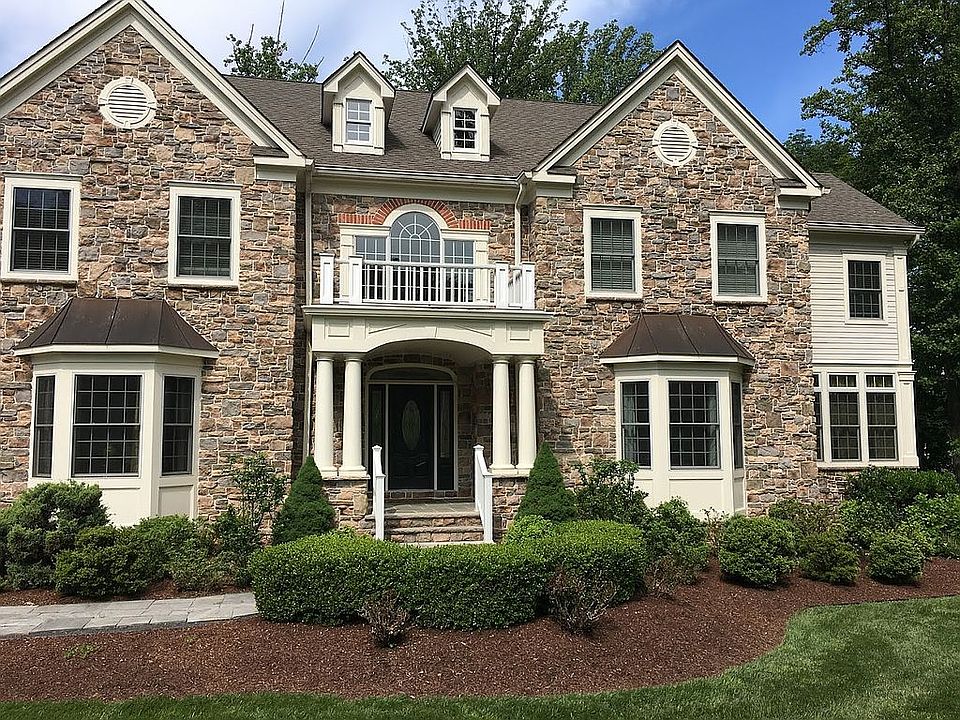 2nd image of 88 Emerald Valley Ln