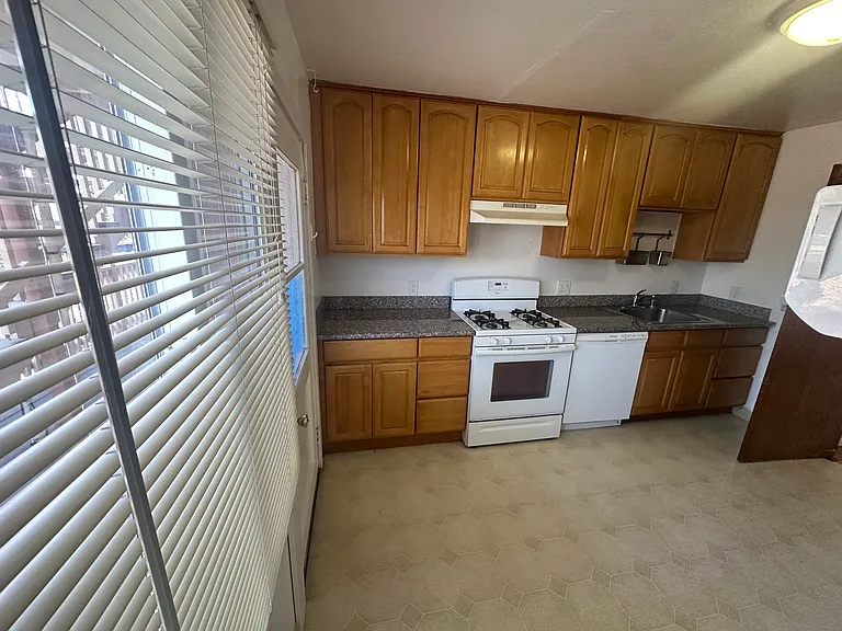 3320 King St #B — Photo 9