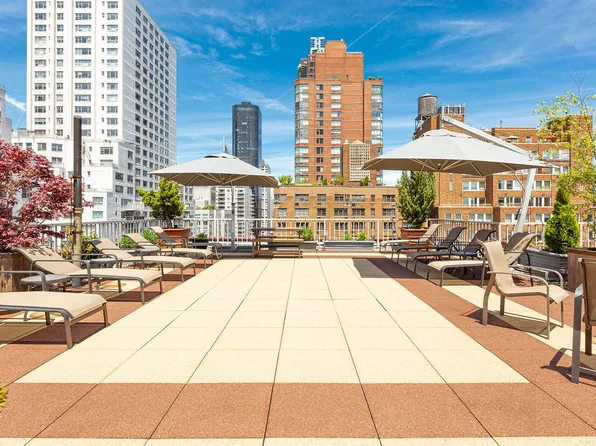 301 East 62nd Street image 9 of 11